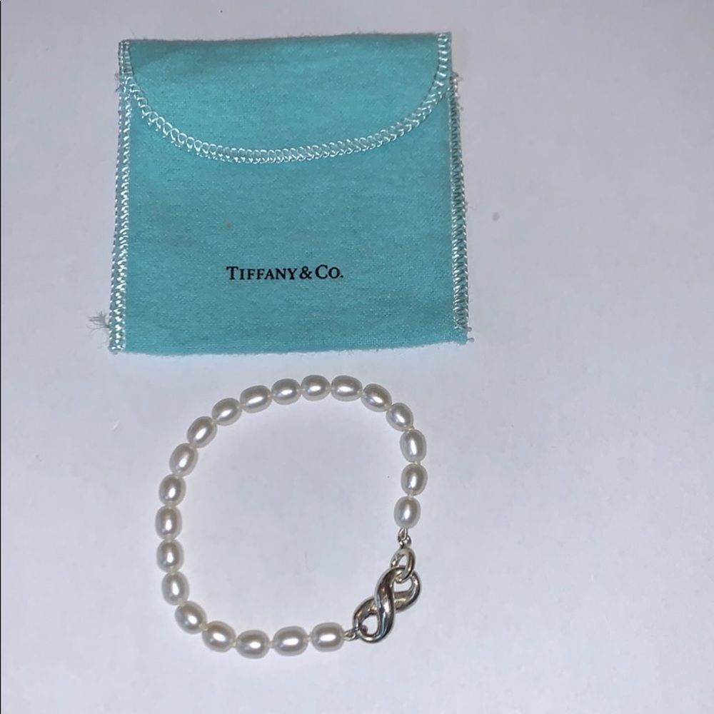 TIFFANY & CO INFINITY BRACELET WITH PEARLS